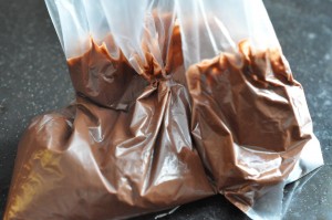 DSC_3408 • nogetiovnen.dk Appelsinkage med chokolade i bradepande