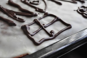 DSC_3415 • nogetiovnen.dk Appelsinkage med chokolade i bradepande