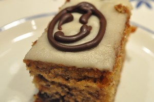 DSC_3430 • nogetiovnen.dk Appelsinkage med chokolade i bradepande