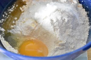 Majsscones med oregano, hvidløg og parmesan