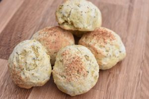 Majsscones med oregano, hvidløg og parmesan