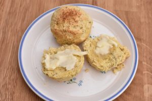 Majsscones med oregano, hvidløg og parmesan