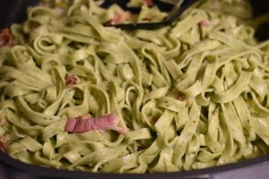 Cremet pasta med bacon - opskrift