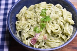 Cremet pasta med bacon - opskrift