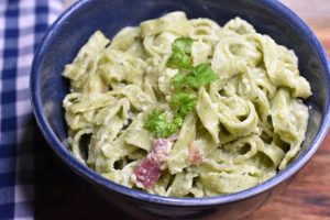Cremet pasta med bacon - opskrift
