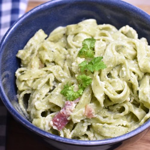 Cremet pasta med bacon - opskrift