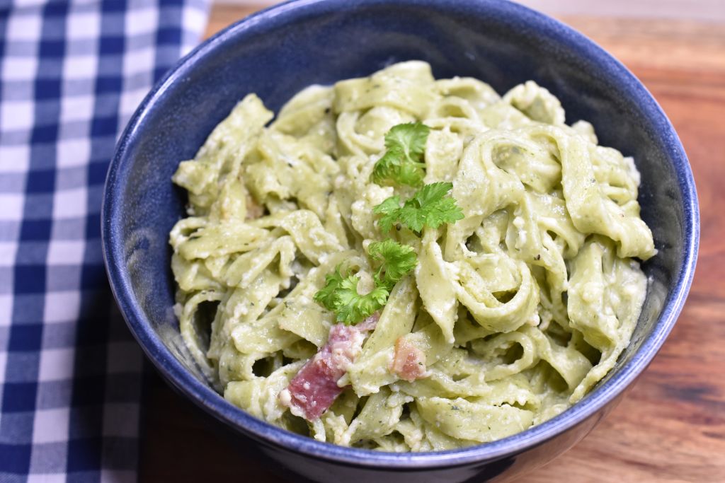 Cremet pasta med bacon - opskrift