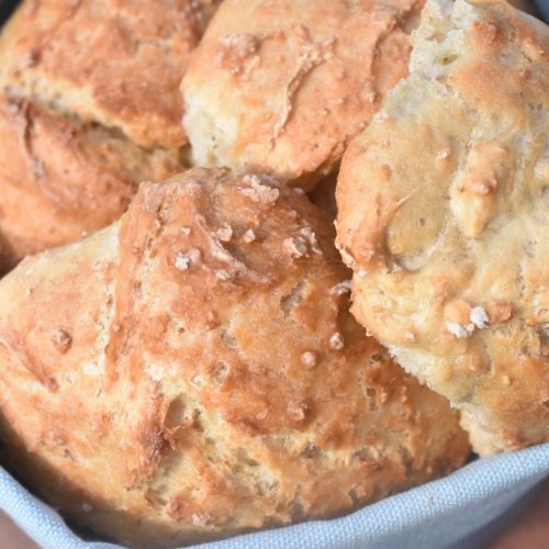 Koldhævede boller – opskrift med havregryn