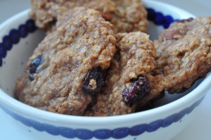 Cookies med havregryn, mandler & tranebær