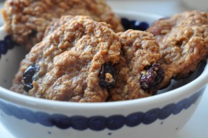 DSC_3565 • nogetiovnen.dk Karamelcookies med havregryn, mandler og tranebær