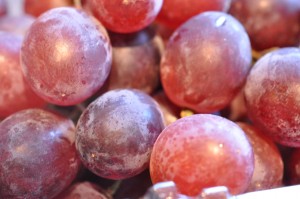 Salat med vindruer, mozzarella og appelsin - opskrift