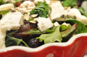 Salat med vindruer, mozzarella og appelsin - opskrift