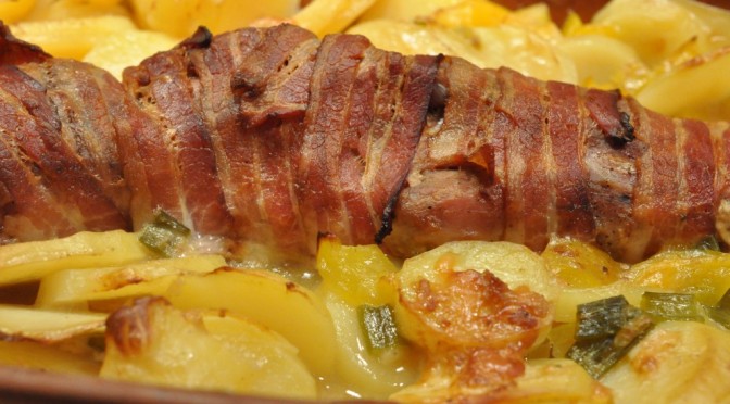 DSC_3630-672x372-1 • nogetiovnen.dk Mørbrad i baconsvøb og flødekartofler