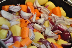 Hvidløgscuvette med kartofler og grøntsager