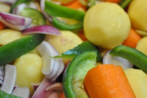 Hvidløgscuvette med kartofler og grøntsager