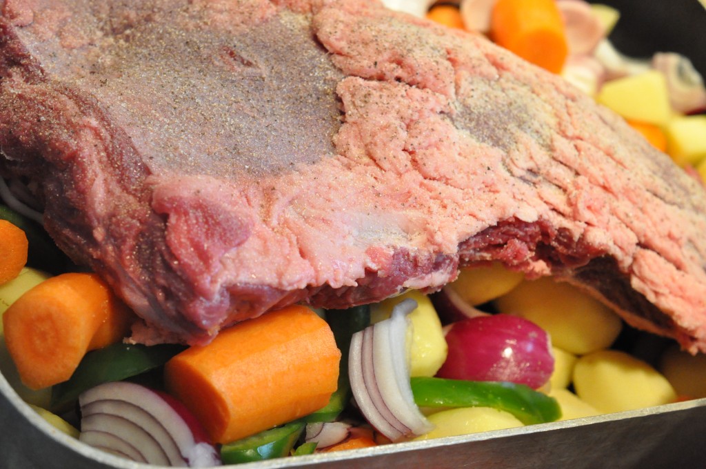 Hvidløgscuvette med kartofler og grøntsager