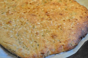 Krydderurtebrød af koldhævet dej