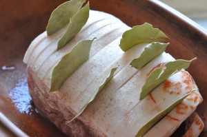 Flæskesteg med laurbær i Römertopf Flæskesteg langtidsstegt i stegeso opskrift