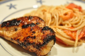 Ostepasta med tomat og stegt kyllingefilet - nem opskrift 