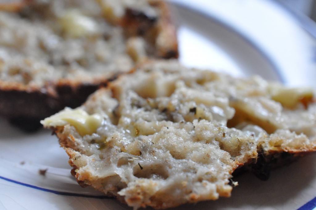 Løgbrød af koldhævet dej