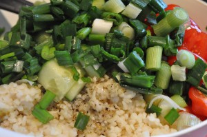 Grillet kyllingefilet og bulgursalat med hvidløg