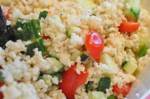 Grillet kyllingefilet og bulgursalat med hvidløg