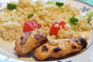 Grillet kyllingefilet og bulgursalat med hvidløg