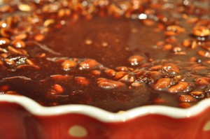 Snickerskage med karamel & peanuts opskrift