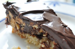 Snickerskage med karamel