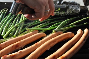 Grønne asparges med serranoskinke i ovn