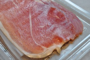 Grønne asparges med serranoskinke i ovn