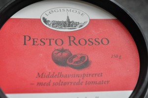 Pizza med rød pesto, bacon & mozzarella - stor