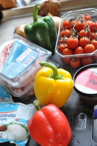 pizza fyld Pizza med rød pesto, bacon & mozzarella - stor