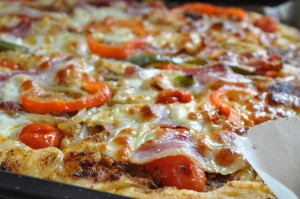 DSC_5138 • nogetiovnen.dk Pizza med rød pesto, bacon & mozzarella - stor