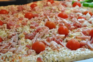 Hjemmelavet pizza - opskrift på deep pan pizza