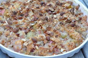 Glutenfri rabarbercrumble - rabarbertærte med mandelmel
