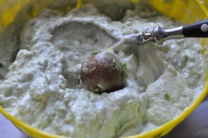 Guacamole med skyr - opskrift på nem avocadodressing - med sten i