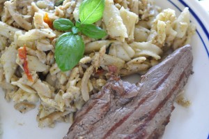 Tykstegsbøffer og pestopasta