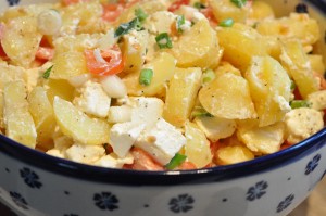DSC_5728 • nogetiovnen.dk Kartoffelsalat med fetaost, tomat og forårsløg