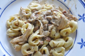 Kyllingefrikassé med tortellini - af kyllingerest