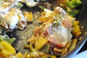 Fyldt mørbrad i ovn med bacon og flødeost