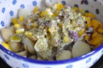 Kartoffelsalat med pesto, rødløg & peberfrugt