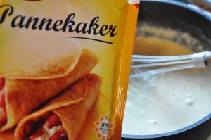 Pannkaker med bringebærsyltetøy på fjelltoppa