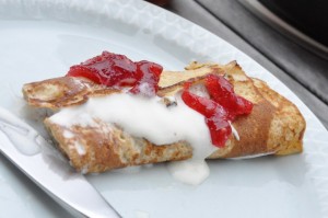 Pannkaker med bringebærsyltetøy på fjelltoppa