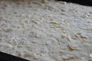 DSC_6742 • nogetiovnen.dk Bradepandekage med æbler og marcipan