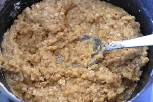 Havregrynskager uden æg - med mandler og kirsebær