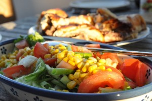 DSC_6883 • nogetiovnen.dk Sommersalat med vinaigrette til grillkylling