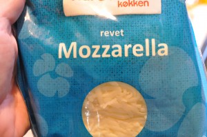 Pizza med serranoskinke og pesto - deep pan