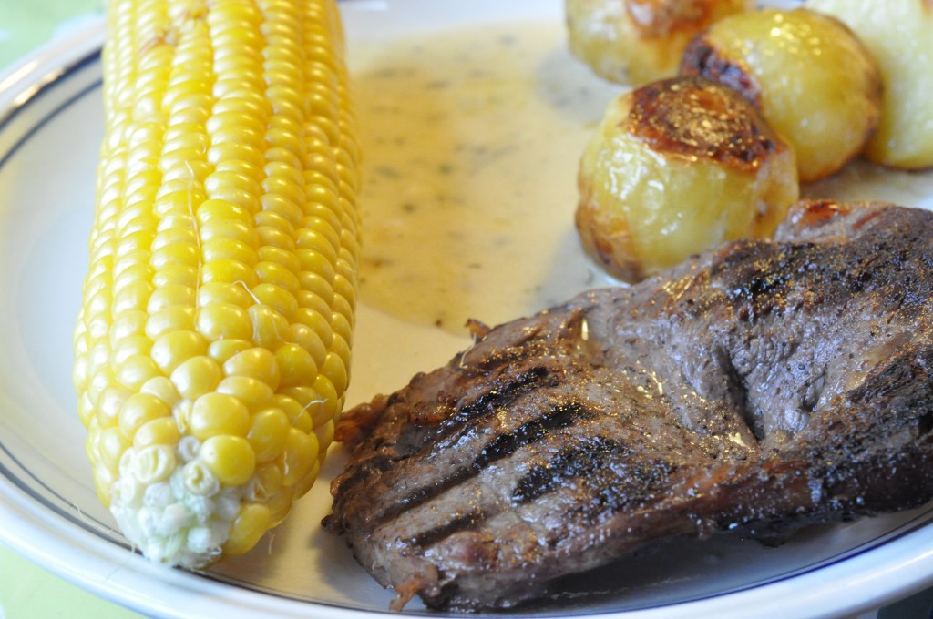 Entrocote med majs og ovnstegte kartofler