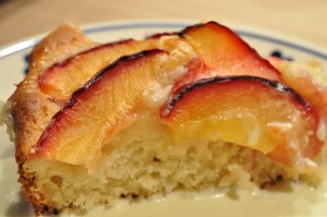 Blommetærte med marcipan kage med blommer